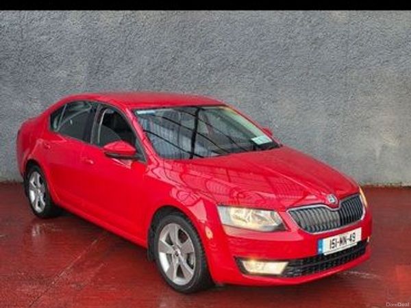 Skoda Octavia Saloon, Petrol, 2015, Red