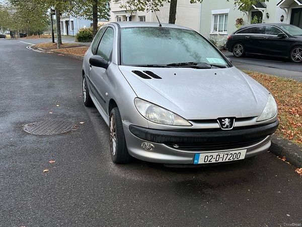 Peugeot 206 Hatchback, Petrol, 2002, Silver