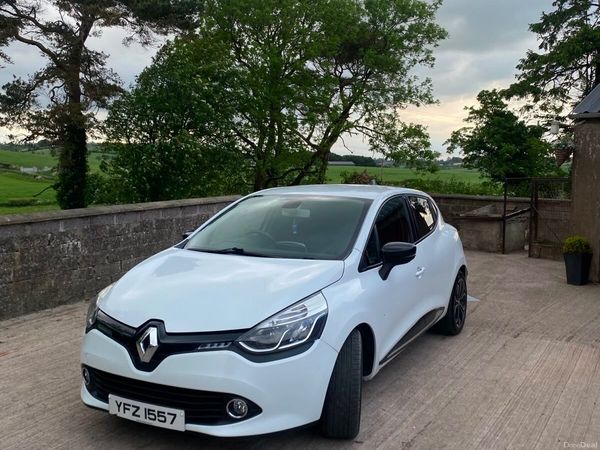 Renault Clio Hatchback, Petrol, 2015, White