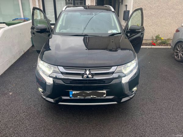 Mitsubishi Outlander SUV, Petrol Plug-in Hybrid, 2017, Black
