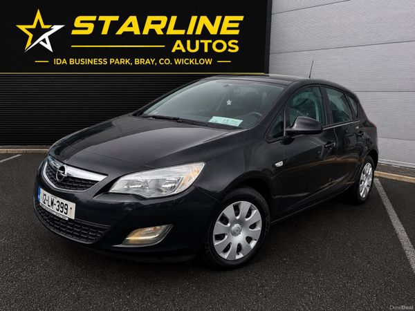 Opel Astra Hatchback, Petrol, 2012, Black