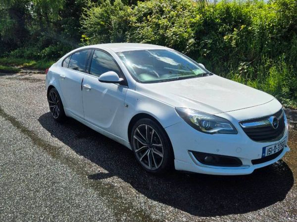 Opel Insignia Hatchback, Diesel, 2015, White