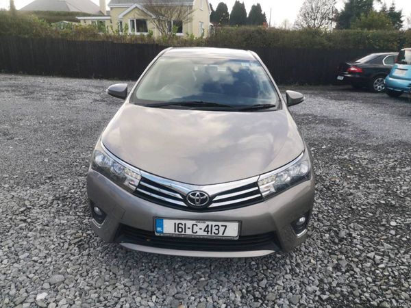 Toyota Corolla Saloon, Diesel, 2015, White
