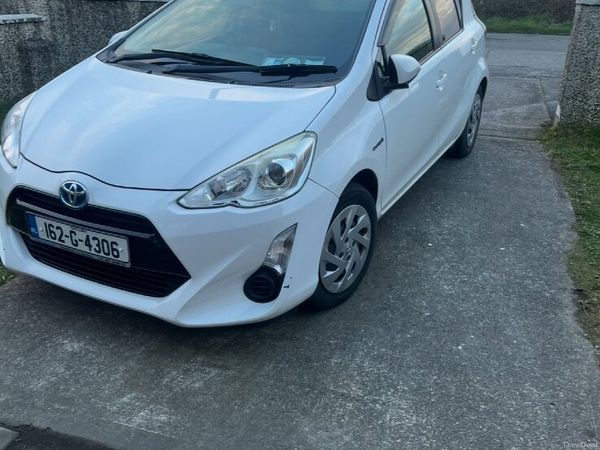 Toyota Aqua Hatchback, Petrol Hybrid, 2016, White