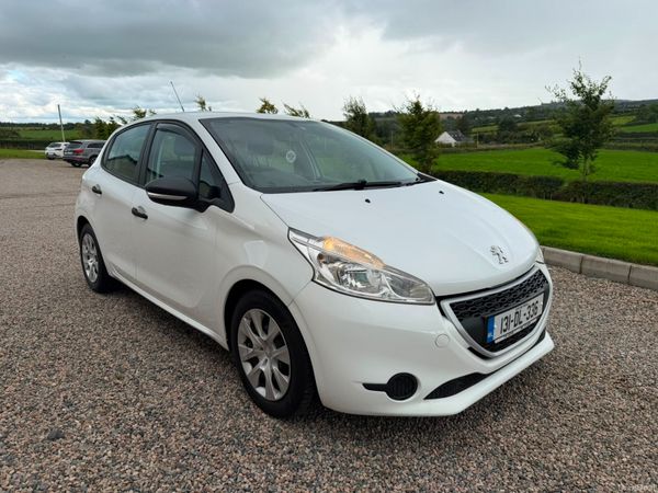 Peugeot 208 Hatchback, Diesel, 2013, White