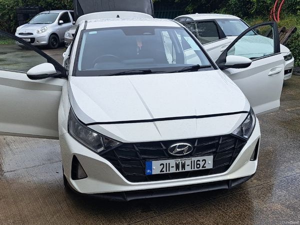 Hyundai i20 Hatchback, Petrol, 2021, White