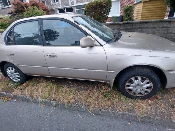 Toyota Corolla Saloon, Petrol, 1994, Gold