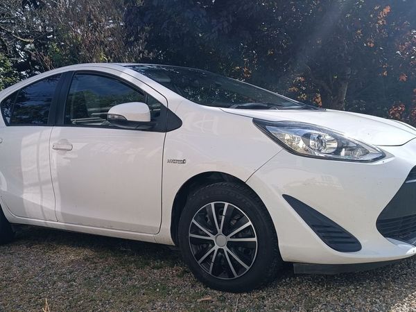 Toyota Aqua Hatchback, Petrol Hybrid, 2018, White
