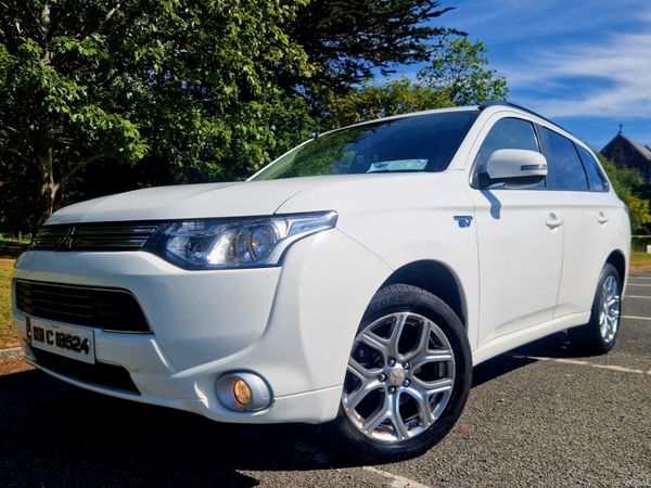 Mitsubishi Outlander SUV, Petrol Plug-in Hybrid, 2016, White