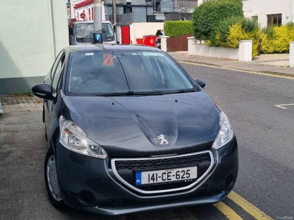 Peugeot 208 Hatchback, Petrol, 2014, Grey