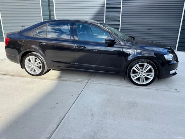 Skoda Octavia Saloon, Diesel, 2017, Black