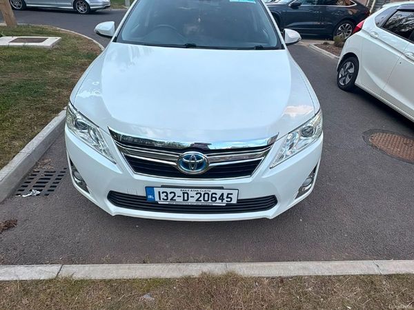 Toyota Camry Saloon, Petrol Hybrid, 2013, White