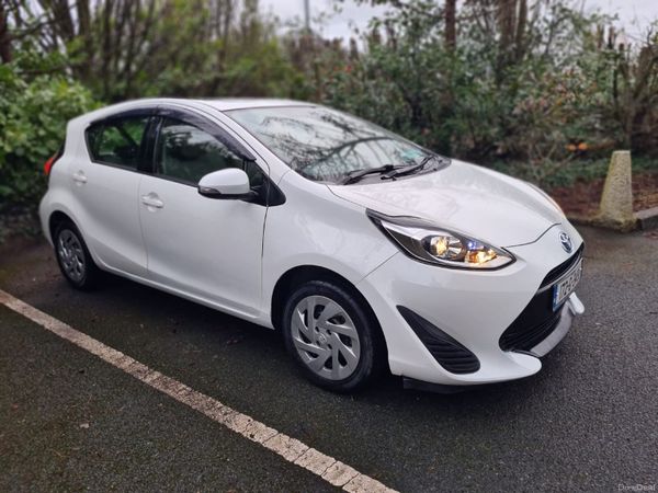 Toyota Aqua Hatchback, Petrol Hybrid, 2017, White