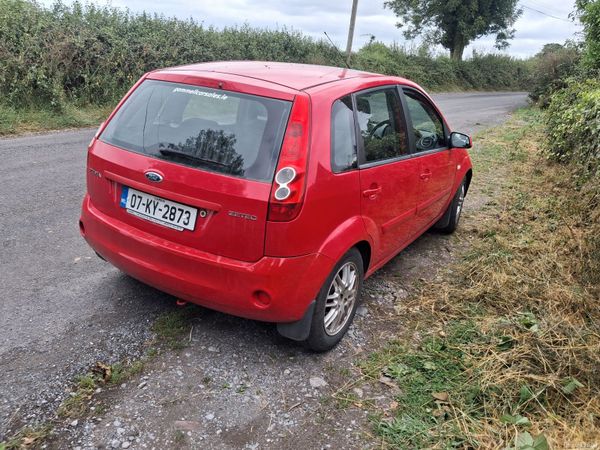 Ford Fiesta Hatchback, Petrol, 2007, Red