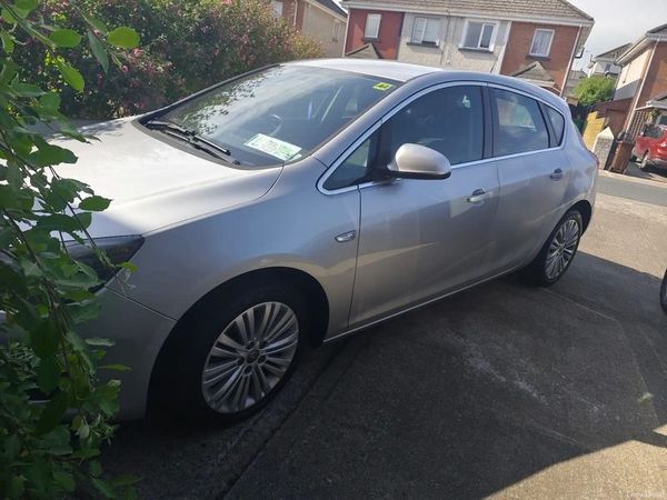 Opel Astra Hatchback, Diesel, 2015, Silver