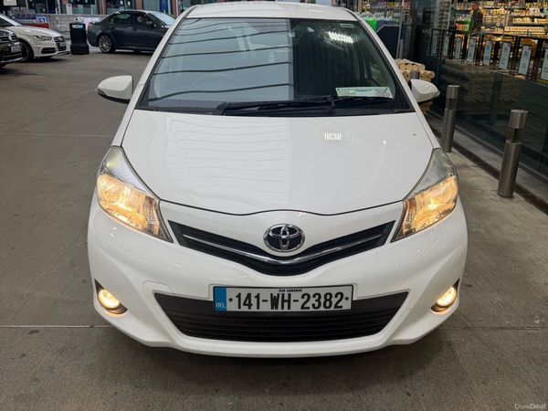 Toyota Yaris Hatchback, Petrol, 2014, White