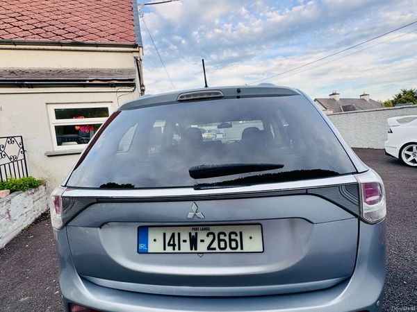 Mitsubishi Outlander SUV, Diesel, 2014, Silver