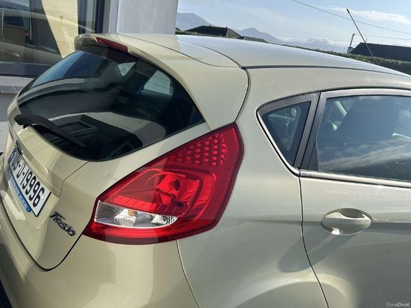 Ford Fiesta Hatchback, Petrol, 2009, Gold