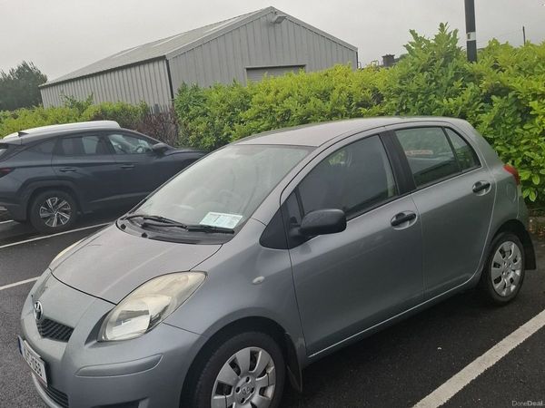 Toyota Yaris Hatchback, Petrol, 2010, Silver