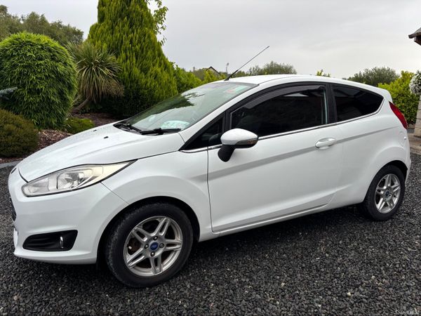 Ford Fiesta Hatchback, Petrol, 2014, White