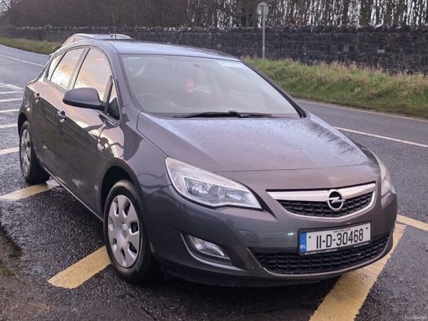 Opel Astra Hatchback, Petrol, 2011, Grey