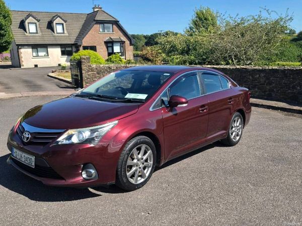 Toyota Avensis Saloon, Diesel, 2012, Red