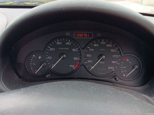 Peugeot 206 Hatchback, Petrol, 2005, Red