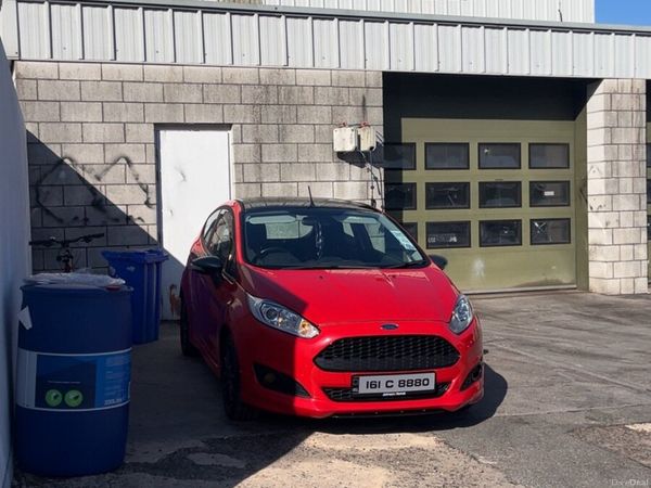 Ford Fiesta Hatchback, Petrol, 2016, Red