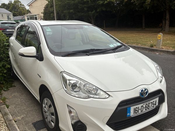 Toyota Aqua Hatchback, Petrol Hybrid, 2016, White