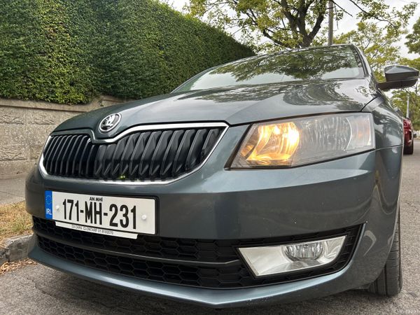 Skoda Octavia Saloon, Diesel, 2017, Grey
