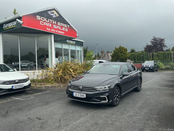Volkswagen Passat Saloon, Petrol Hybrid, 2021, Grey