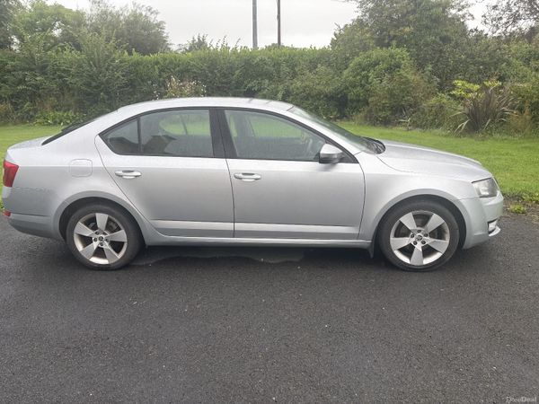 Skoda Octavia Saloon, Diesel, 2013, Silver