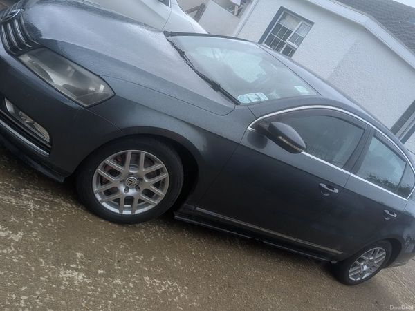 Volkswagen Passat Saloon, Diesel, 2011, Grey