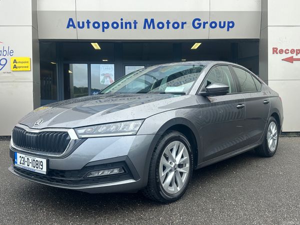 Skoda Octavia Hatchback, Diesel, 2023, Grey