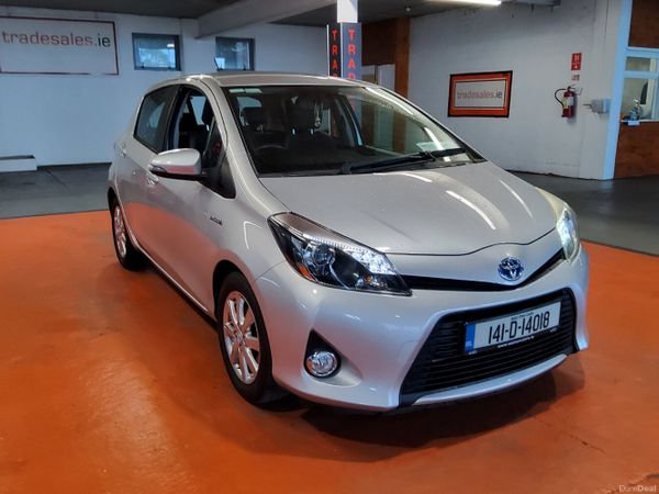 Toyota Yaris Hatchback, Petrol Hybrid, 2014, Silver