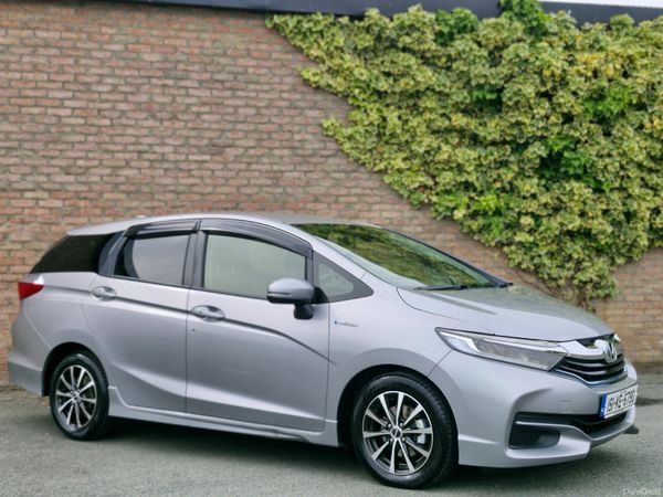 Honda Shuttle MPV, Petrol Hybrid, 2015, Silver