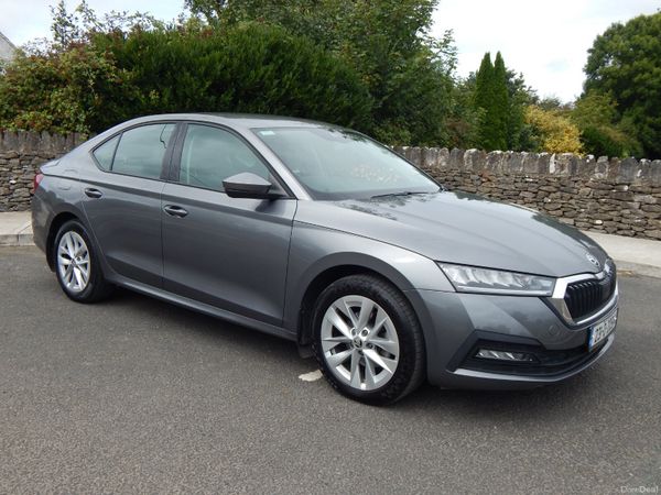 Skoda Octavia Saloon, Diesel, 2023, Grey