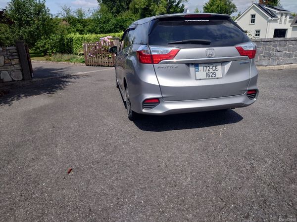 Honda Shuttle MPV, Petrol Hybrid, 2017, Silver