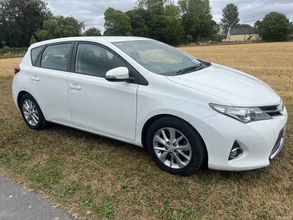 Toyota Auris Hatchback, Diesel, 2014, White