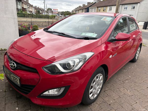 Hyundai i30 Hatchback, Petrol, 2015, Red