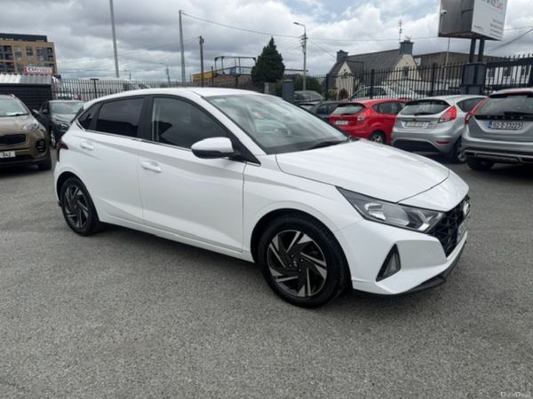 Hyundai i20 Hatchback, Petrol, 2023, White