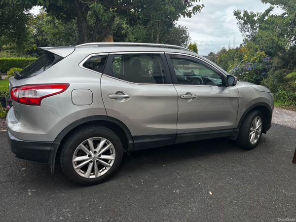 Nissan Qashqai Hatchback, Diesel, 2014, Silver