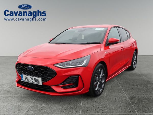 Ford Focus Hatchback, Petrol, 2025, Red