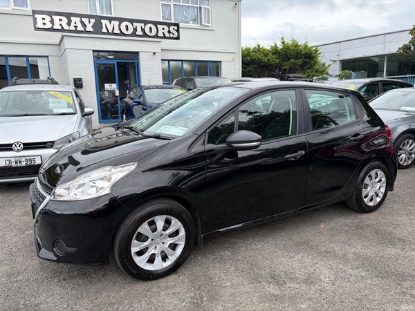 Peugeot 208 Hatchback, Petrol, 2015, Black