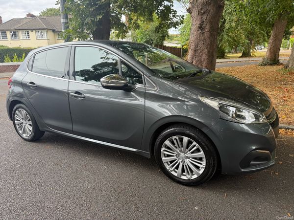 Peugeot 208 Hatchback, Petrol, 2016, Grey