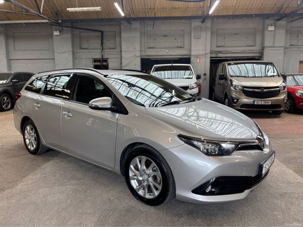 Toyota Auris Estate, Diesel, 2016, Silver