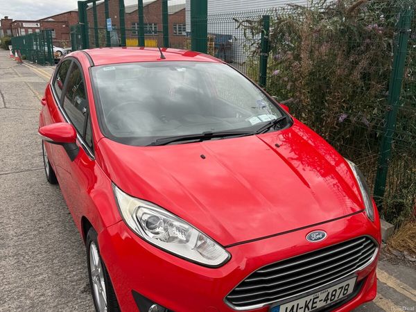 Ford Fiesta Hatchback, Petrol, 2014, Red