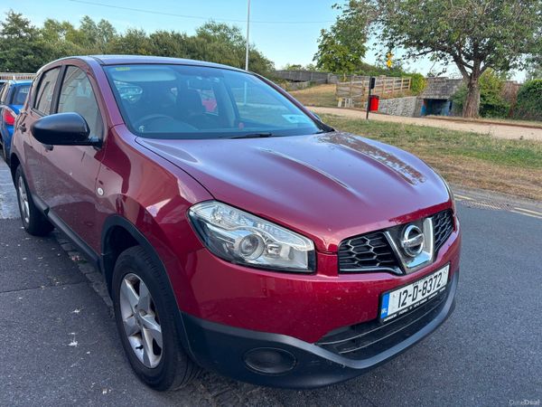 Nissan Qashqai Hatchback, Petrol, 2012, Red
