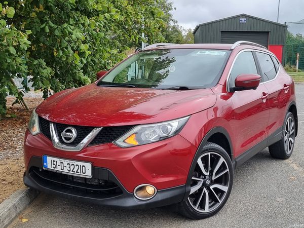 Nissan Qashqai Hatchback, Diesel, 2015, Red
