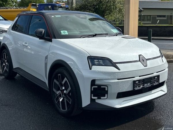 Renault 5 Hatchback, Electric, 2026, White